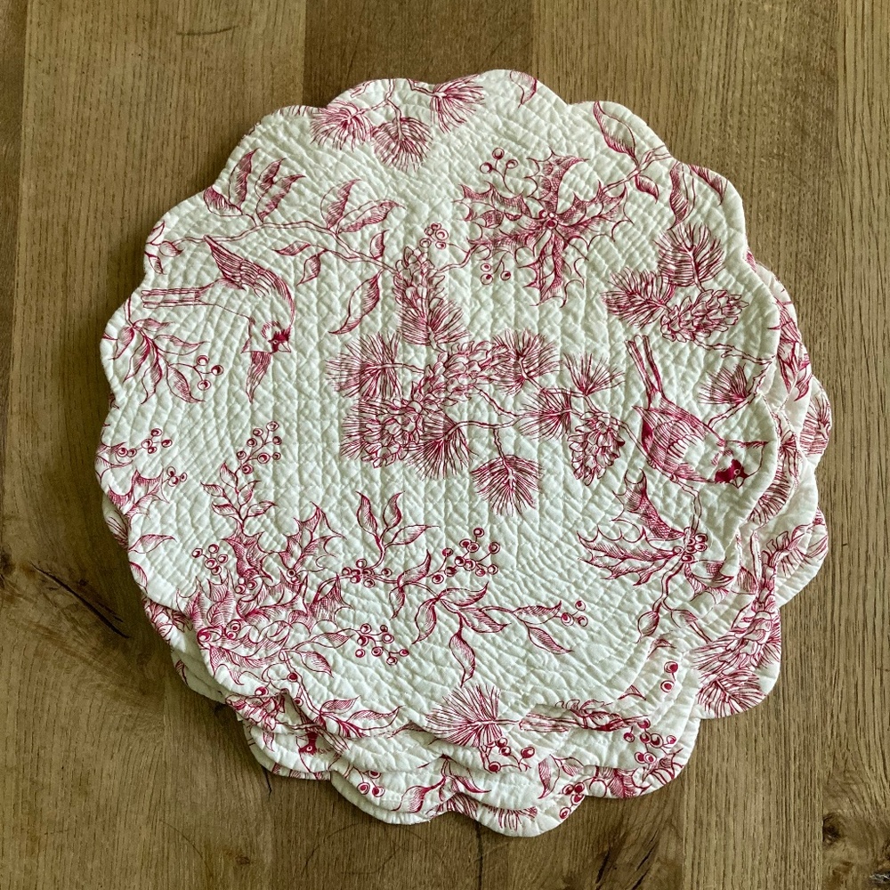 New Quilted Round Reversible placemat set of 4 /Cotton